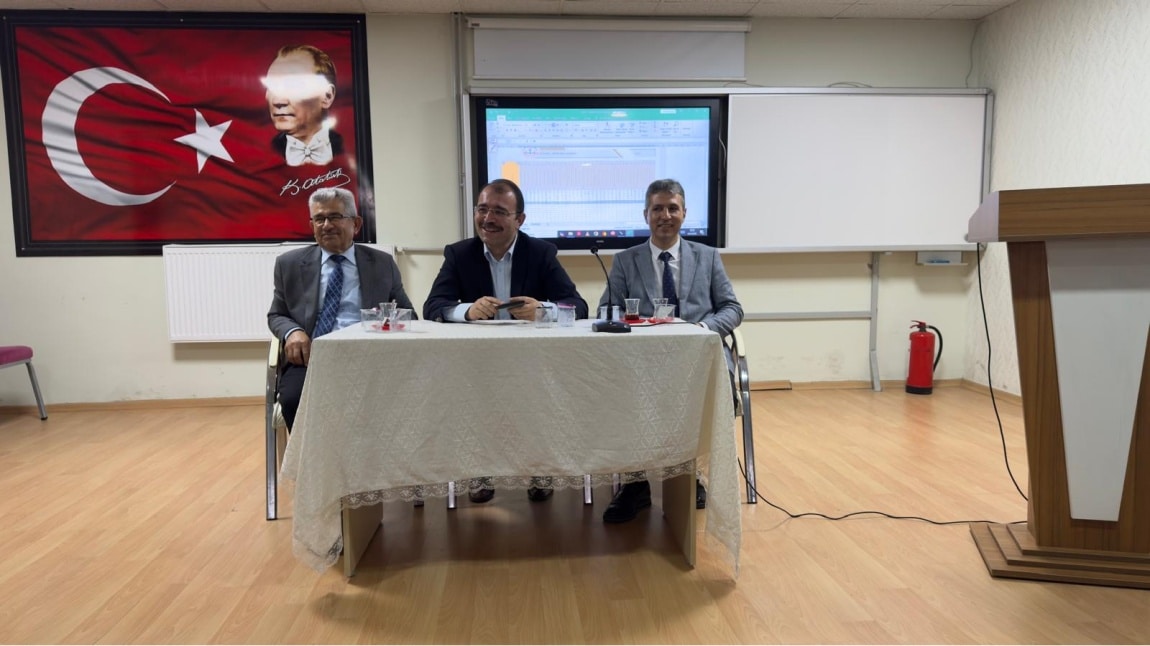 KAYMAKAMIMIZ ERDİNÇ DOLU REHBER ÖĞRETMENLER İLE BİRARAYA GELDİ